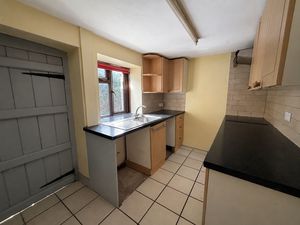 Kitchen_1MC- click for photo gallery
